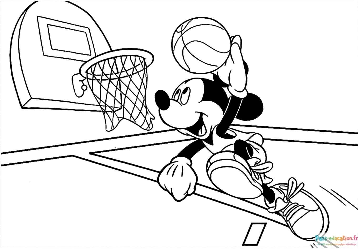 Mickey joue au basket