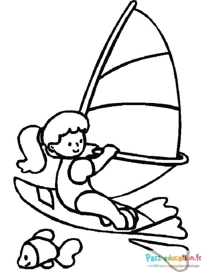 Enfant en planche à voile