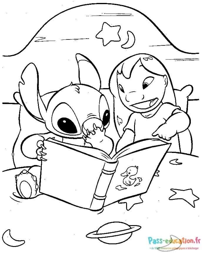 Stitch et amie lisent